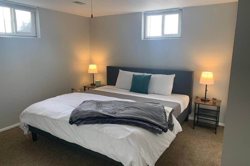 Vila 3 King Beds + Bunk Beds On Broadway Littleton Exteriér fotografie